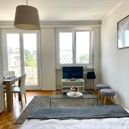 Beautiful 2 Minutes From Train Station *