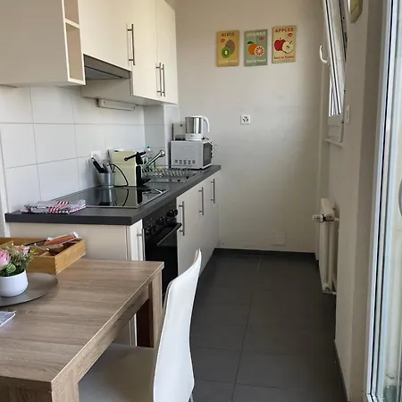 Beautiful 2 Minutes From Train Station *