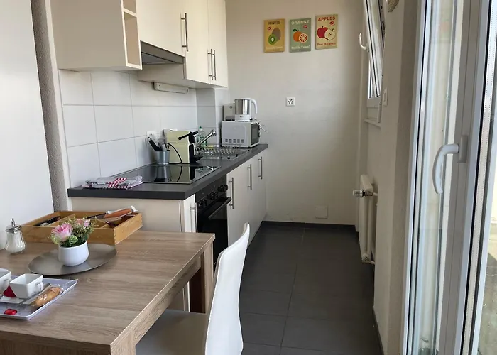 Beautiful 2 Minutes From Train Station *