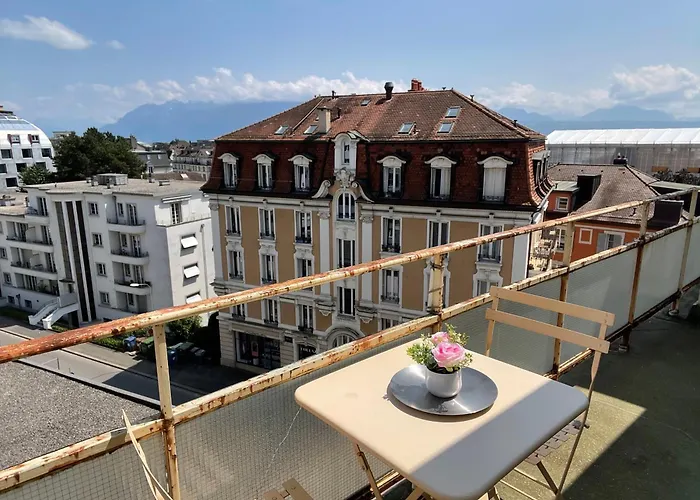 Beautiful 2 Minutes From Train Station *